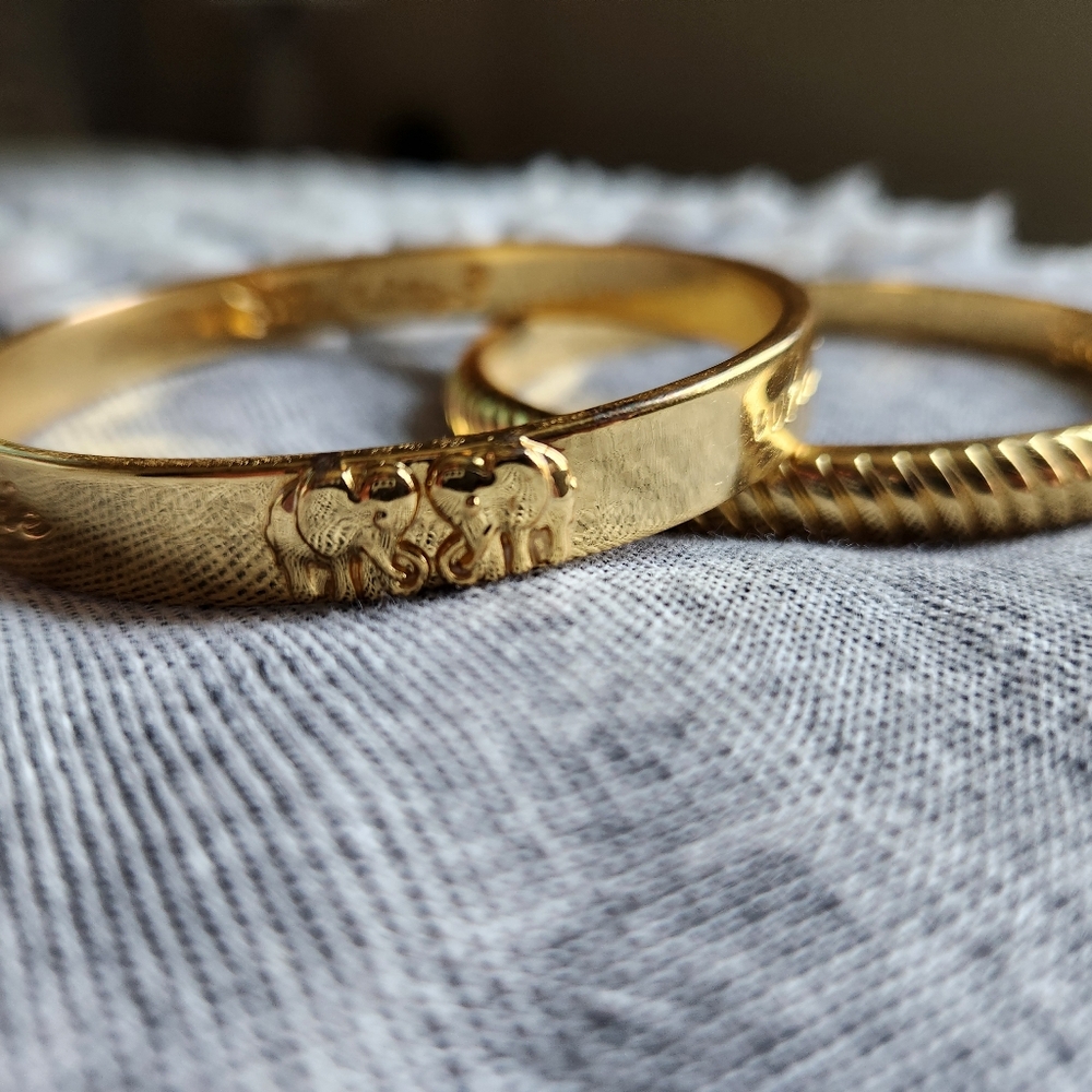 NWOT Pulitzer Gold Script and Textured Bangle Bracelet Set - Picture 3 of 10